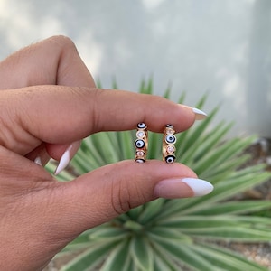 Black evil eye gold filled huggie hoops/ aretes oro laminado