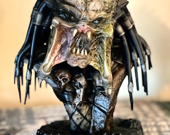 Wolf Predator Horror Bust Statue