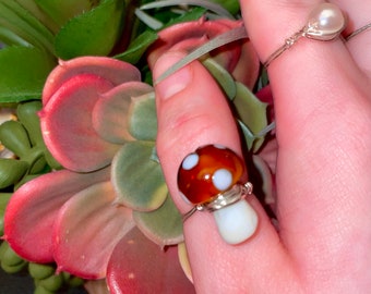 Glass mushroom ring