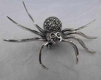 Spilla A Forma Di Ragno Con Conchiglia Tinta In Pavé Di Lega Di Articoli A Duplice Uso Con Strass Jet Argento Antico