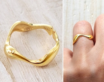 Bague vague irrégulière, bague moderne minimaliste, bague en or vermeil 14 carats, anneau asymétrique, bague empilable contemporaine, bague cadeau simple unie