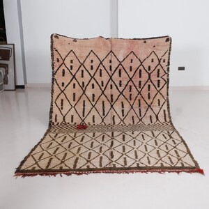 Moroccan Beni Ourain Rug 9.8x6.4 ft – Handmade Wool Carpet – Ivory with Black Diamond Tribal Pattern