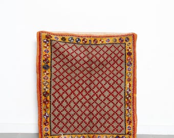 Klein Marokkaans vloerkleed 120 x 100 cm - rood en beige wollen tapijt - vintage handgemaakte tribal berbermat