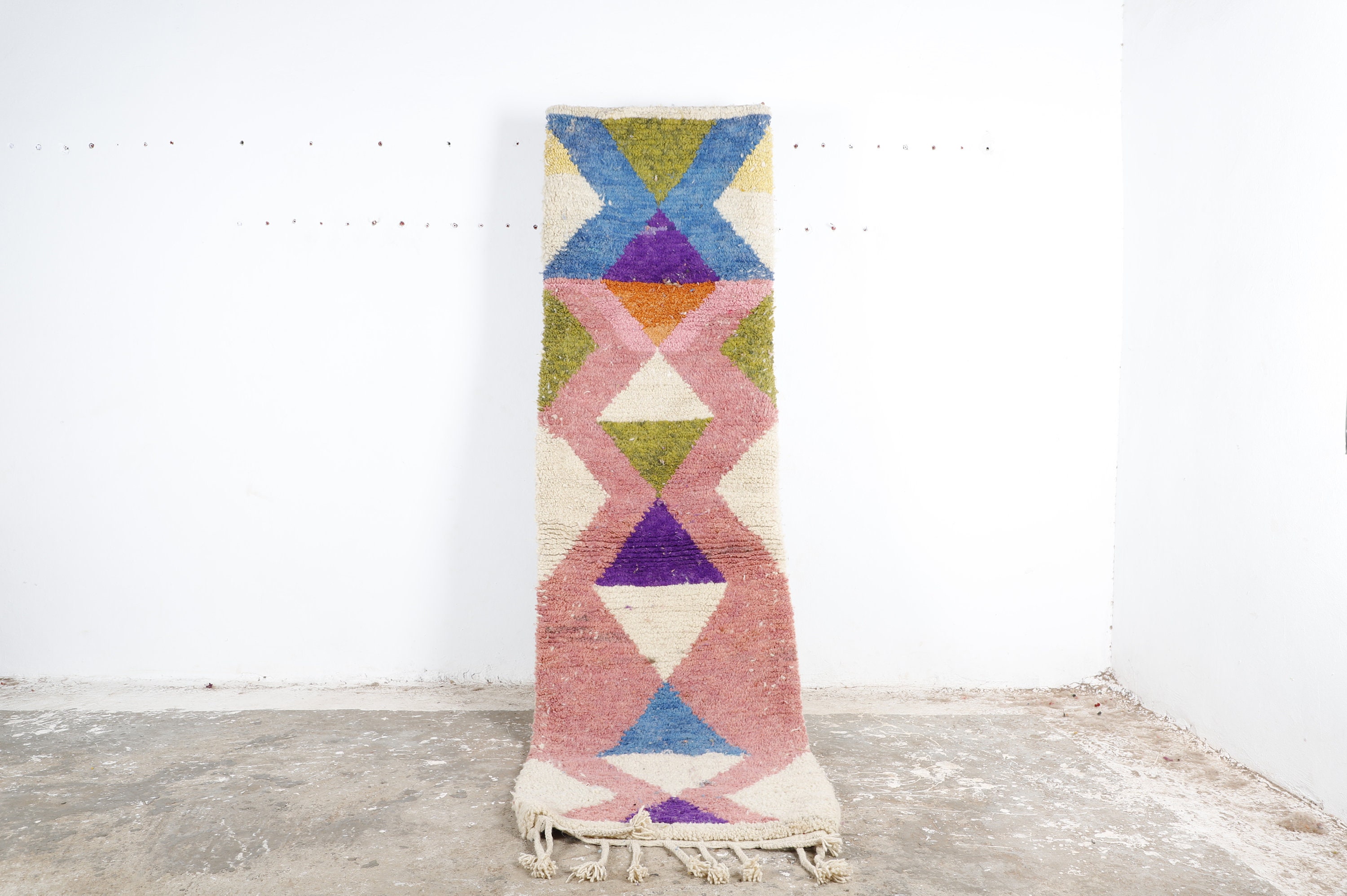 幾何学模様のカラフルなウールランナーラグ：モロッコベルベル