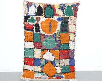 Handgefertigter Marokkanischer Patchwork Teppich: Berber Boucherouite Teppich aus Upcycling Wolle