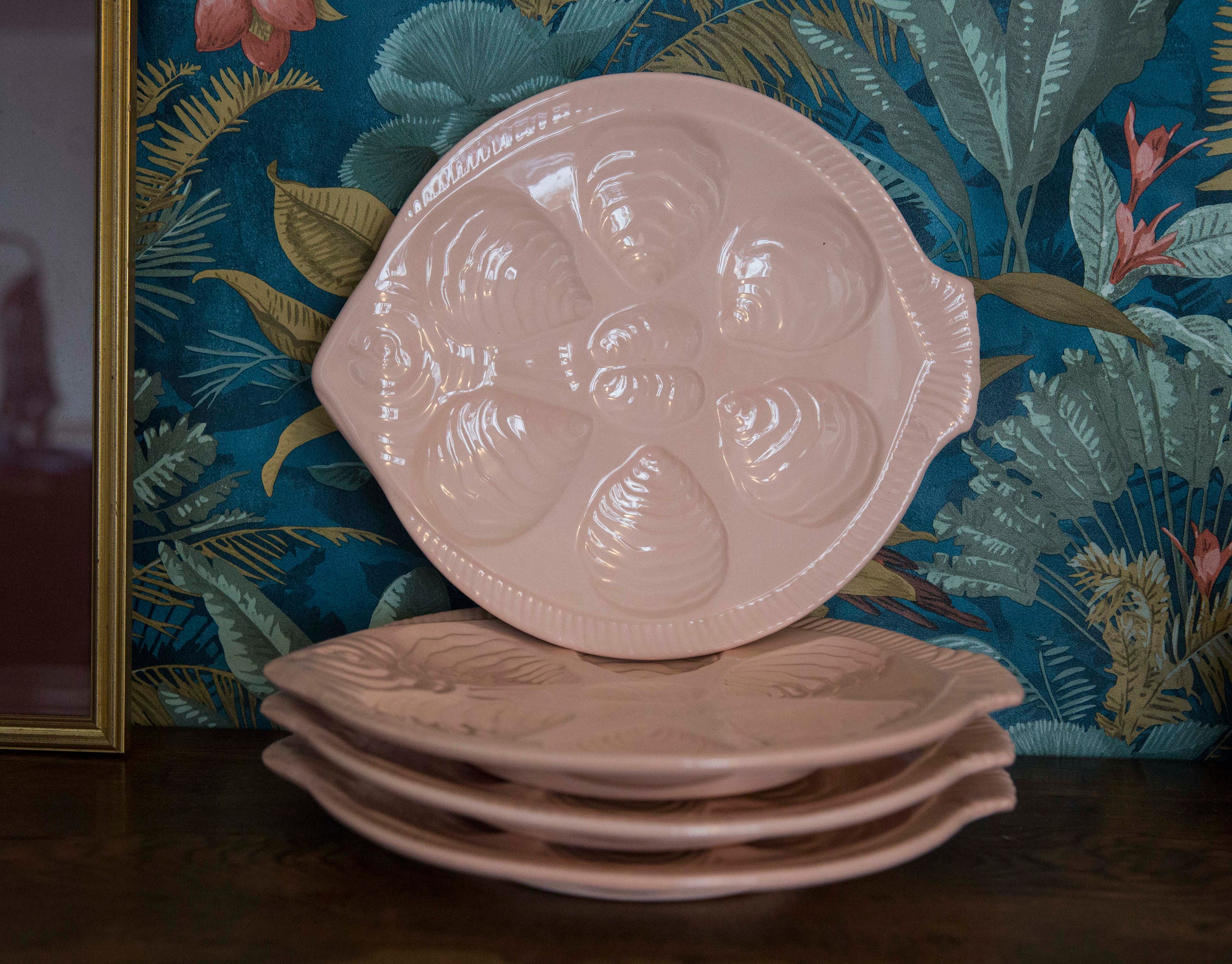 1920's Vintage Set Of 4 Oyster Serving Plates Boch Frères La Louvière -Pink/De Assiettes à Huîtres R