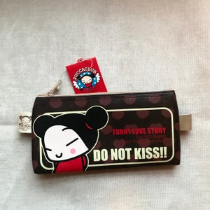 新品タグ付き。プッカ ファニーラブ ペンケース/メイクアップケース【キスしないでください!!】