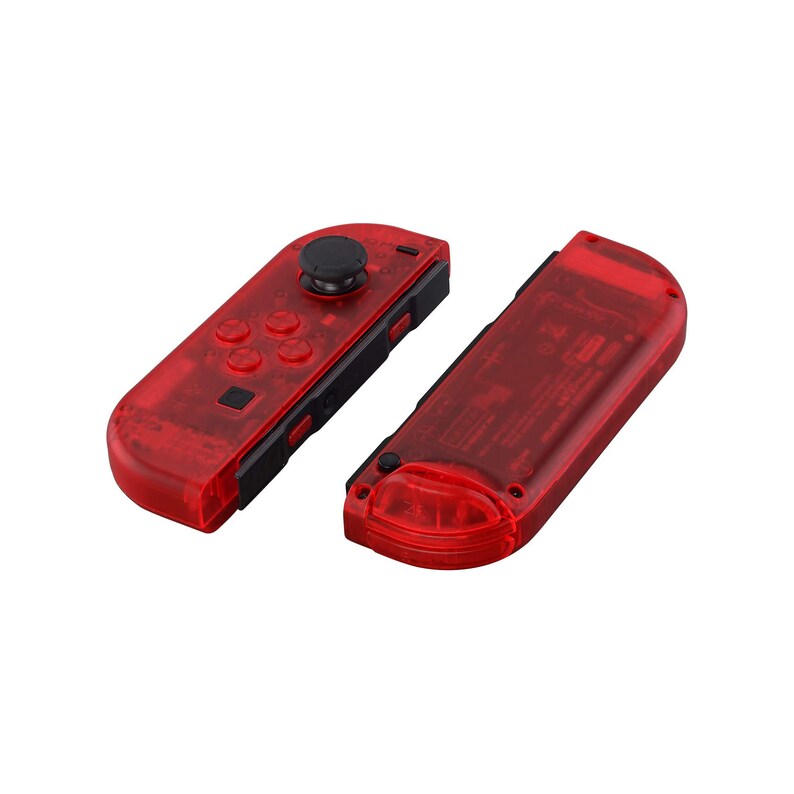 Puede incluir: Dos mandos Nintendo Switch Joy-Con transparentes rojos. El mando izquierdo tiene un bot&oacute;n negro y el mando derecho tiene un bot&oacute;n rojo.