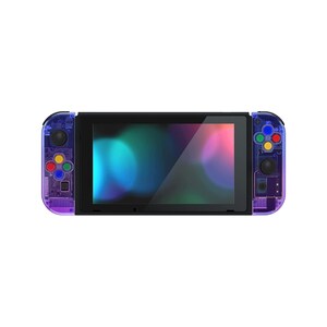 K&ouml;nnte beinhalten: Eine transparente Nintendo Switch-Konsole in Lila und Blau mit bunten Kn&ouml;pfen an den Controllern.