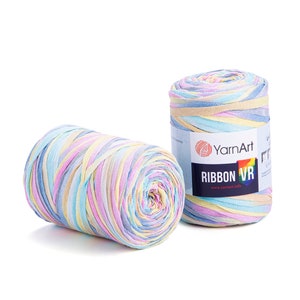 Puede incluir: Dos ovillos de hilo YarnArt Ribbon VR en un degradado de colores arcoíris. El hilo está hecho de hebras suaves y en forma de cinta, perfecto para tejer o hacer crochet.