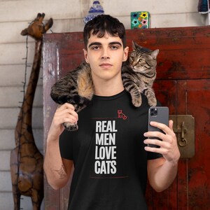 Real Men Love Cats T-Shirt Funny Cat Lover Gift Idea Real Men Love Cats T-Shirt Funny Cat Lover Gift Idea