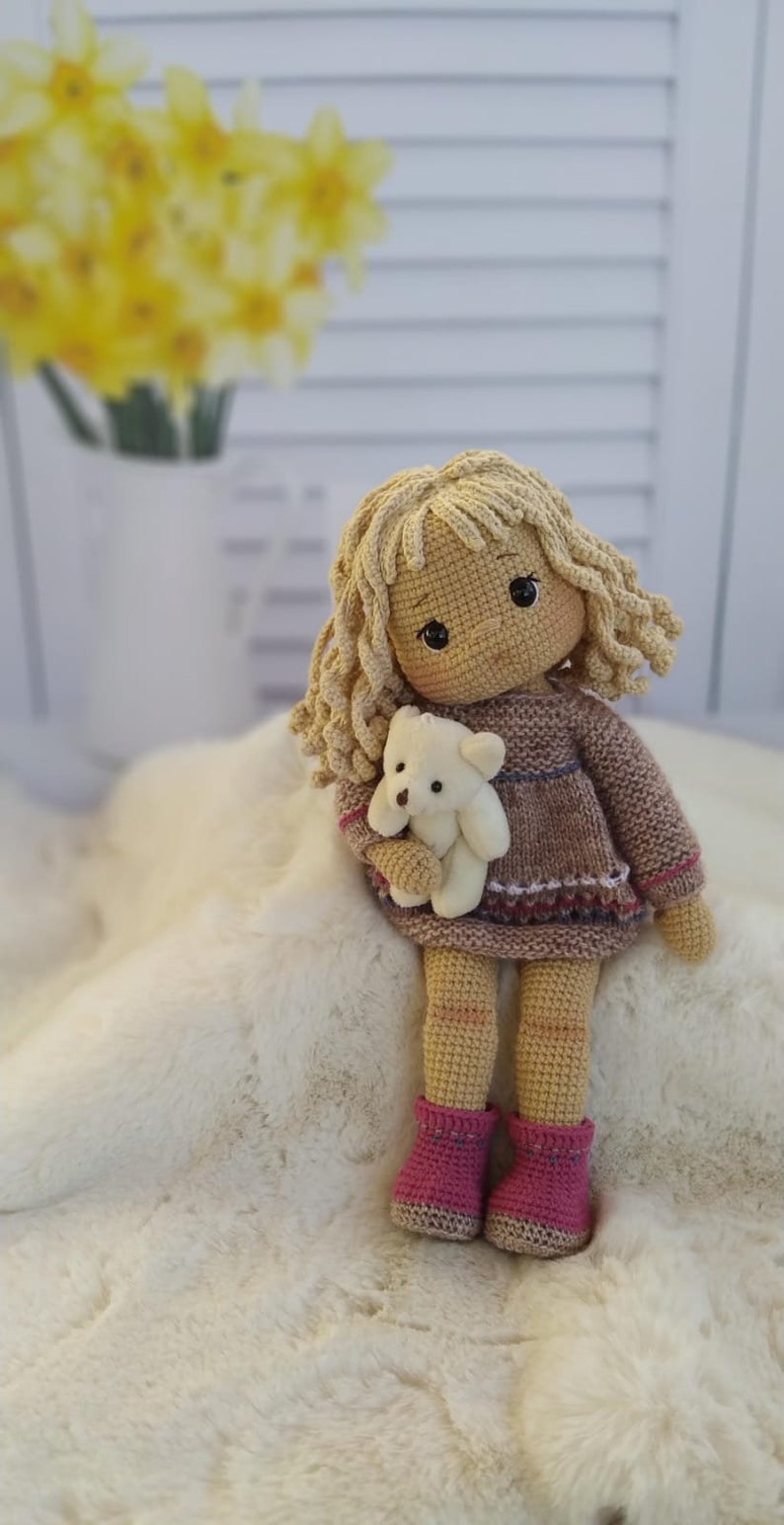 Häkelpuppe zum Verkauf, fertige Amigurumi-Puppe, Enkelin-Geschenk, Sammlerpuppe, Geschenk für sie, Geburtstagsgeschenk Bild 6