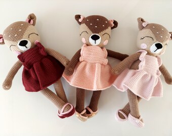 かぎ針編みの鹿の販売、かぎ針編みのミア、かぎ針編みのガラガラセット、カスタマイズされた眠っている友達、ぬいぐるみの鹿、クリスマスプレゼント、孫娘へのプレゼント