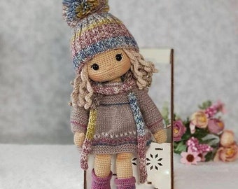 Poupée au crochet à vendre, poupée Amigurumi, cadeau petite-fille, poupée de collection, cadeau pour elle, cadeau d'anniversaire