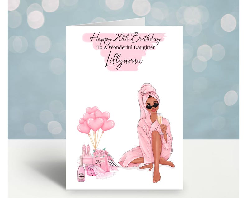 K&ouml;nnte beinhalten: Eine Geburtstagskarte mit dem Text "Happy 20th Birthday To A Wonderful Daughter Lillyarna". Die Karte zeigt eine Illustration einer Frau in einem rosa Bademantel und Sonnenbrille, die ein Sektglas h&auml;lt, mit rosa Herzballons und Geschenken.