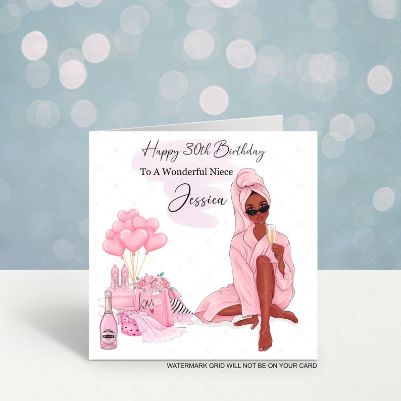 K&ouml;nnte beinhalten: Geburtstagskarte mit dem Text "Happy 30th Birthday To A Wonderful Niece Jessica". Die Karte zeigt eine Illustration einer Frau in einem rosa Bademantel, die ein Sektglas h&auml;lt, mit rosa Luftballons, Schuhen und Geschenken.