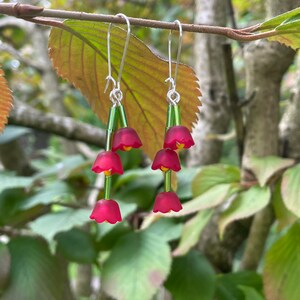 Rote Blumenohrringe Stil 2