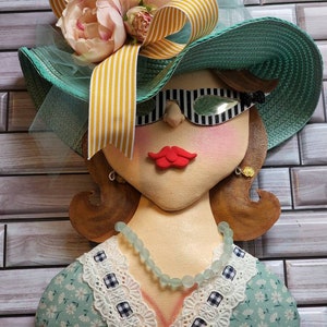 Marabell Wreath Attachment: Elegant Lady Decor