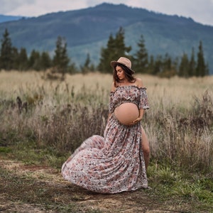 Two piece floral maternity dress for outdoor photoshoot