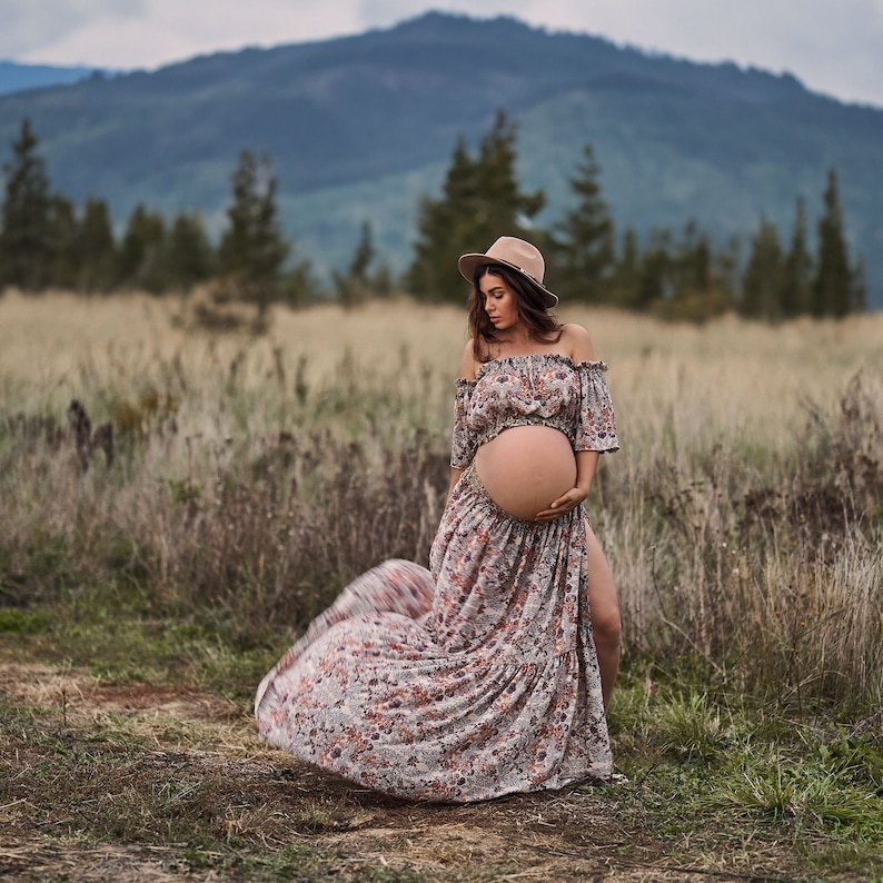 Two piece floral maternity dress for outdoor photoshoot