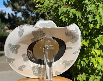 Sombrero de vaquera con estampado de vaca y diamantes de imitación. Boda western. Concierto country. Trajes de dama de honor. Despedida de soltera. Disfraz espacial.