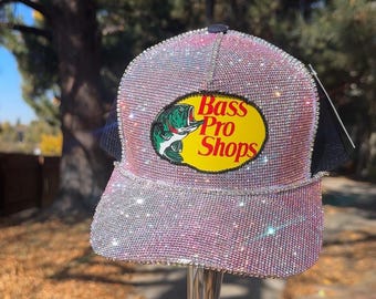 Gorra con pedrería. Concierto de música country. Disfraz espacial. Paseos en barco. Béisbol, baloncesto, fútbol americano, hockey, fútbol.