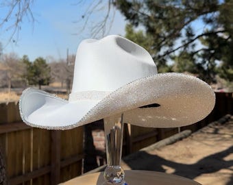 Sombrero de vaquera blanco con pedrería. Boda western. Concierto country. Disfraz espacial de Halloween. Trajes de dama de honor. Despedida de soltera.