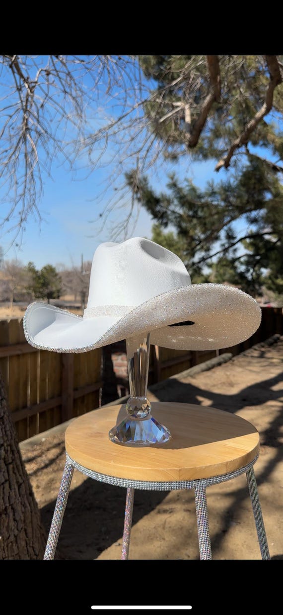 White Cowgirl Hat With Rhinestones. Western Wedding. Country  display picture 3