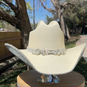 Rhinestone + Broach Cowgirl Hat. Western Wedding. Country Concert. Space   Costume. Bridesmaids Outfits. Bachelorette Party.