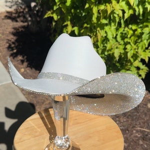 White Cowgirl Hat with Rhinestones. Western Wedding. Country Concert. Space Halloween Costume. Bridesmaids Outfits. Bachelorette Party.