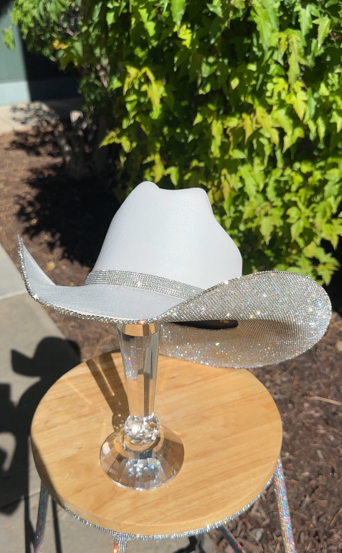 White Cowgirl Hat With Rhinestones. Western Wedding. Country  display picture 3
