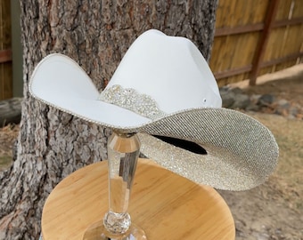 Sombrero de vaquera con flecos y diamantes de imitación. Boda western. Concierto country. Disfraz espacial. Trajes de dama de honor. Despedida de soltera.