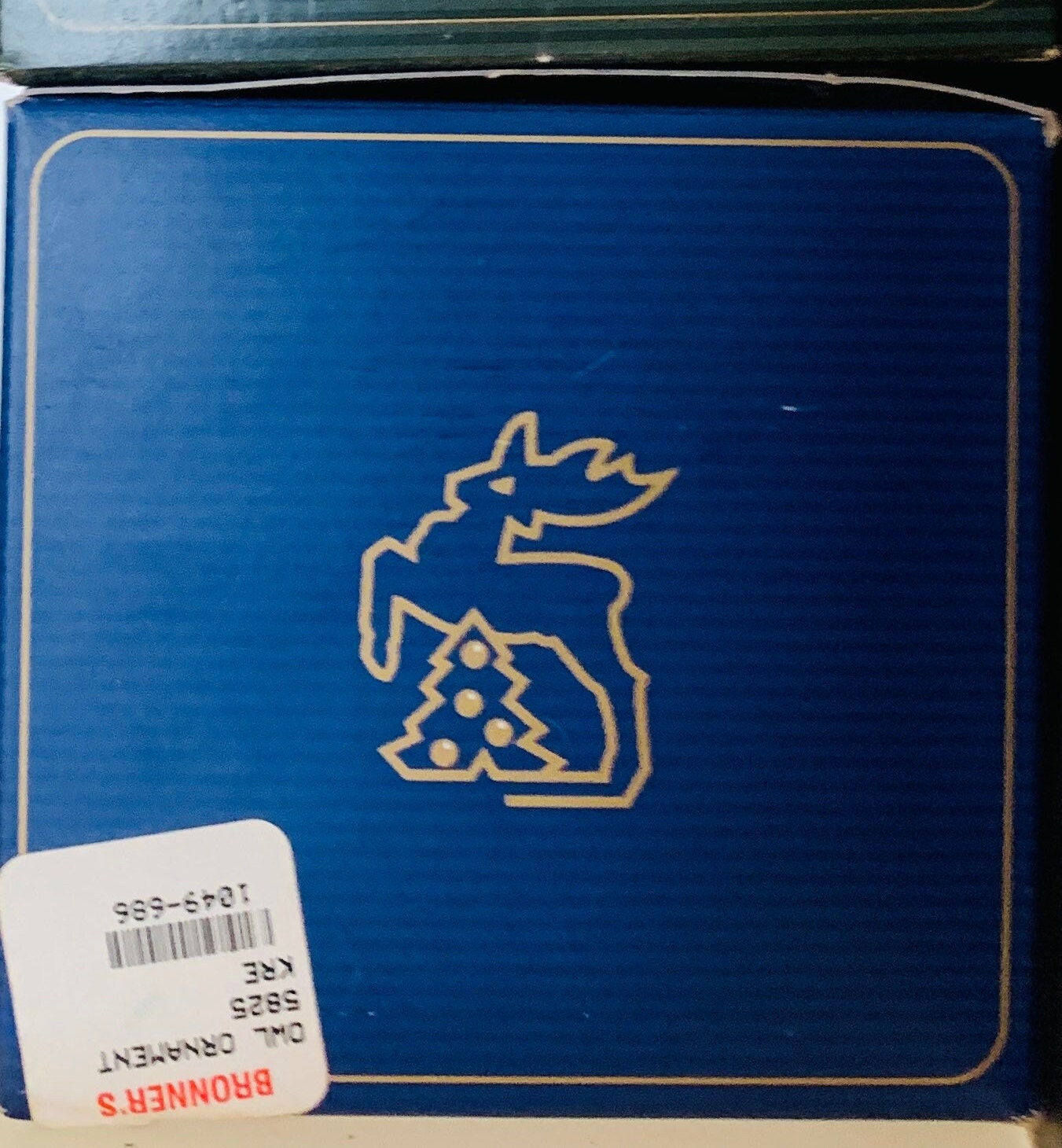 Modern Thuringian Christmas ornaments with vibrant colors