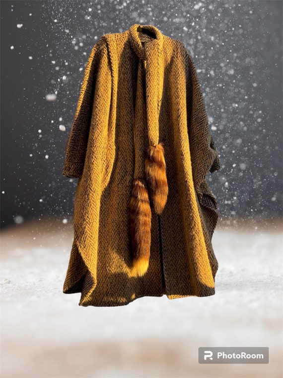 FABULOUS Vintage Wool and Fox Fur Cape Batwings b… - image 1