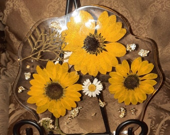 Sunflower Resin Keepsake Includes metal stand. Mother's Day Gift. Gifts for her, Sunflower Lovers, housewarming gifts, keepsake.