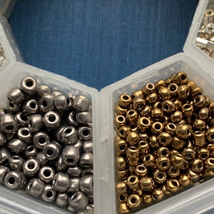 70 g craft beads 3 mm, 4 mm in the sorting box image 6