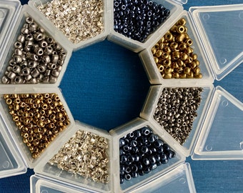 70 g  Bastel-Perlen ,3  mm, 4 mm  in der Sortierbox