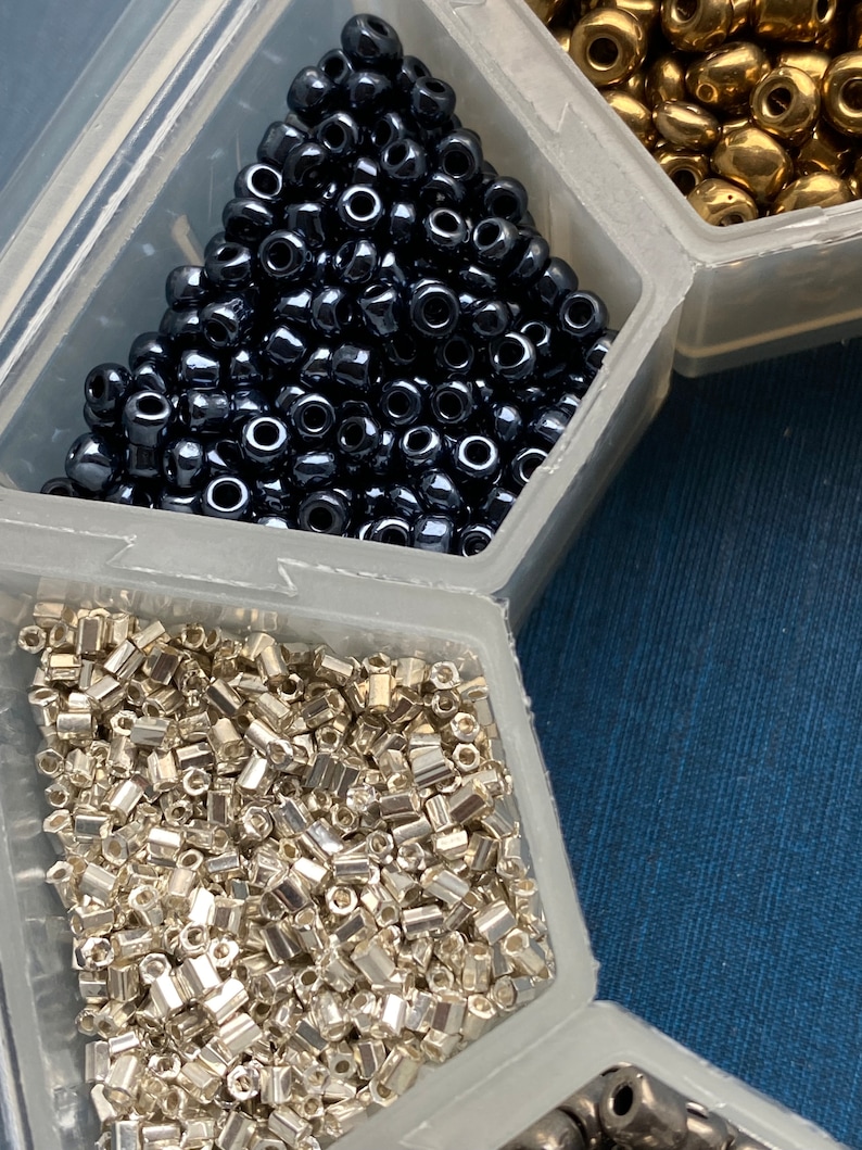 70 g craft beads 3 mm, 4 mm in the sorting box image 5