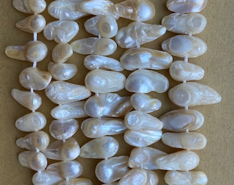 Freshwater pearl strand 38 cm, cream, baroque shape, 12 - 20 mm