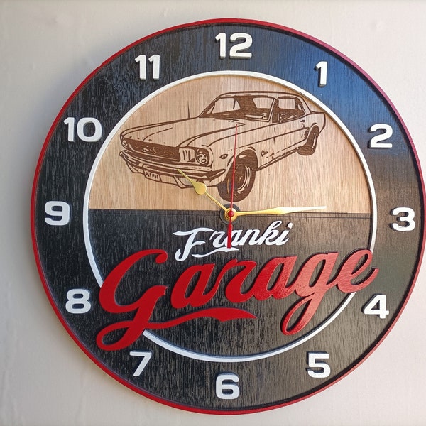 Horloge en bois Unique en son genre. Horloge style Garage