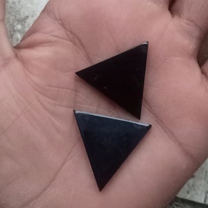 Schwarzer Onyx Dreiecksform 12mm Flacher Cabochon Edelstein, flacher natürlicher Juli Geburtsstein schwarzer Onyx Edelstein für die Schmuckherstellung Alle Größen, 1 Stück