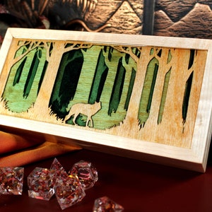 Green Lone Wolf Handmade Silent Dice Vault, Rattle-free Forest Legend Aesthetic Dice Box for Polyhedral Dice (Preorder)