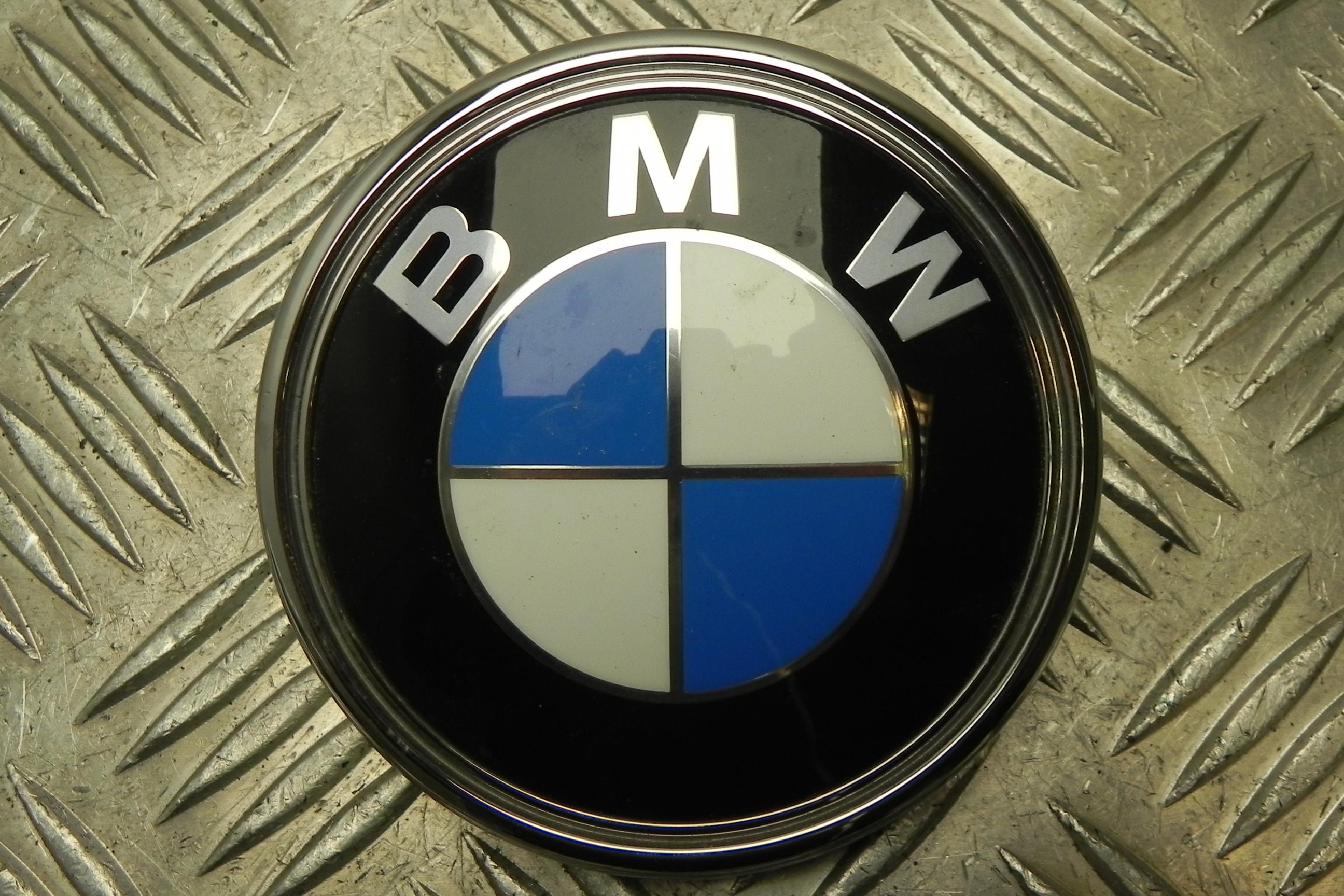 Nostalgic-Art Retro Tin Sign, BMW – Garage – Gift idea for car accessoires  fans, Metal Plaque, Vintage design for wall decoration, 5.9 x 7.9