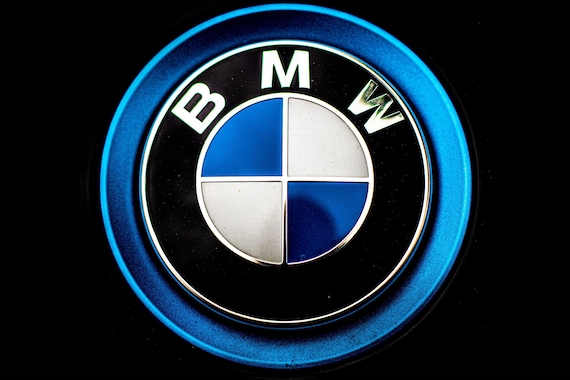 Emblème BMW 4K, Fond noir, Logo Poster