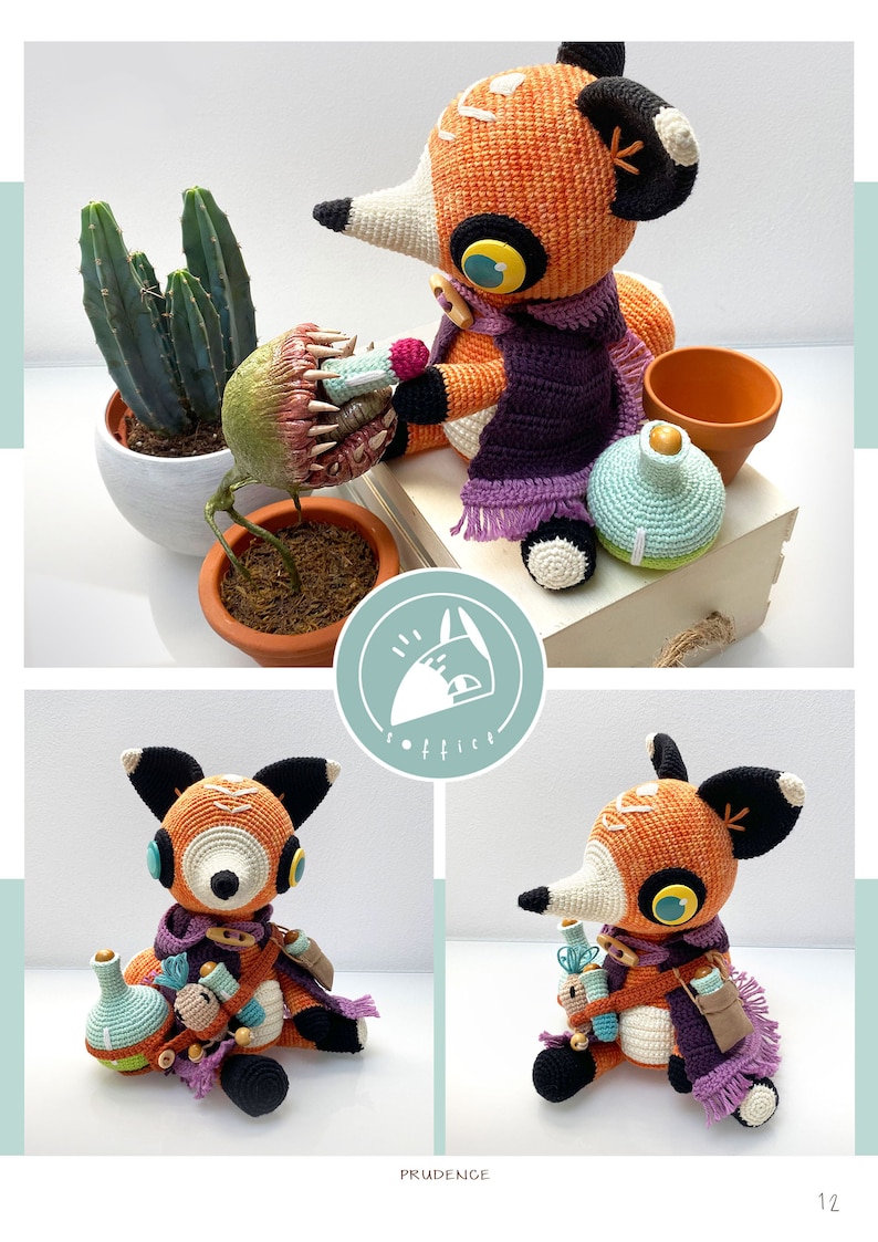 Peut inclure: Un renard en crochet portant une &eacute;charpe violette et tenant une bouteille et un petit renard en crochet. Le renard est assis sur une surface en bois avec une plante en pot en arri&egrave;re-plan.