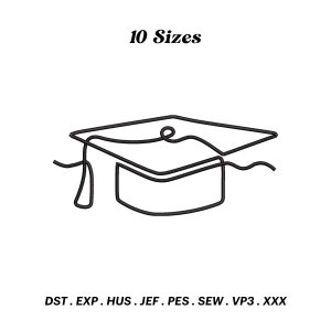 Op de afbeelding: Een zwart-witte lijntekening van een afstudeerhoed. De tekst "10 Sizes" staat boven de hoed. De tekst "DST. EXP. HUS. JEF. PES. SEW. VP3. XXX" staat onder de hoed.