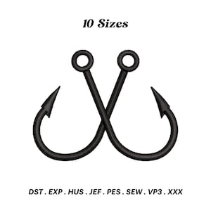 Puede incluir: Diseño de bordado en blanco y negro de dos anzuelos de pesca cruzados. El diseño está disponible en 10 tamaños. DST, EXP, HUS, JEF, PES, SEW, VP3, XXX.