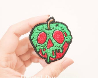 Diseño de bordado de manzana venenosa, parche de bordado de Halloween, bordado de manzana con calavera, bordado digital, descarga digital