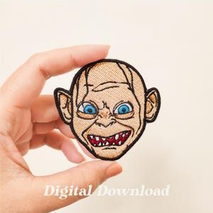 Puede incluir: Parche bordado termoadhesivo con un personaje de dibujos animados con una gran sonrisa de dientes. El personaje tiene una tez pálida, ojos azules y orejas grandes. El parche es perfecto para agregar un toque caprichoso a la ropa, las bolsas u otros accesorios.