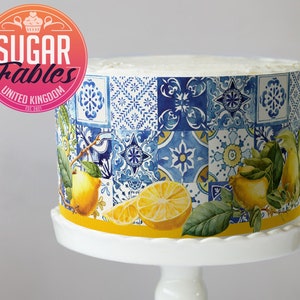 Blaue italienische Fliesen und Zitronen, Amalfiküste Cake Wrap, Zuckerguss Blätter, essbare Glasur.